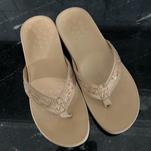 New Vionic Women’s HighTide Toepost Platform FlipFlops Sz. 10
